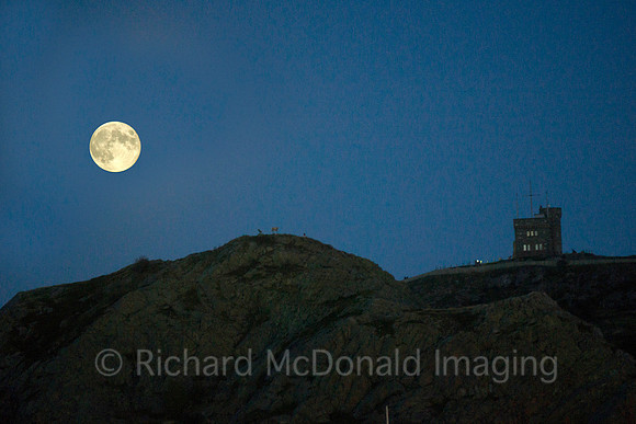 Moon-over-signalhill-322328